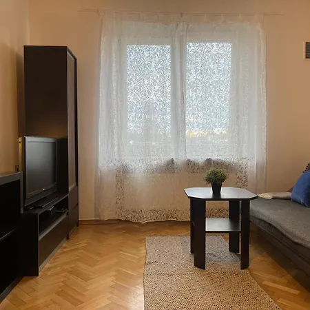Old Town Apartment *